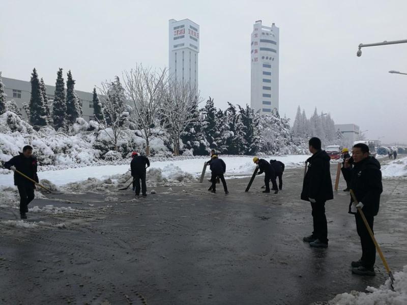 寶勝老廠區(qū)掃雪現(xiàn)場